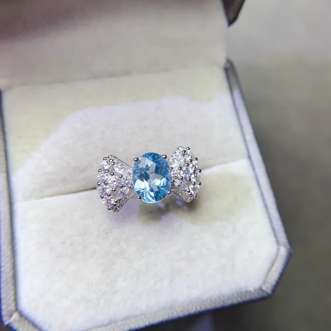 

Luxurious S925 Pure Silver Ring Features Natural Topaz Designed for Women A Perfect Fashionable Jewelry Gift for Any Occasion