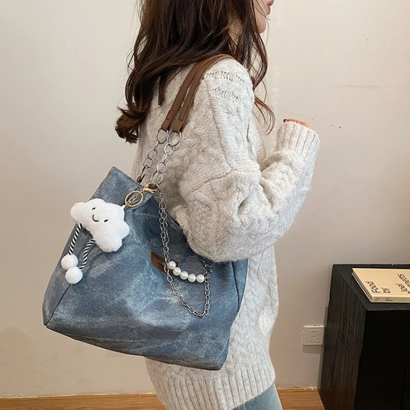 

Vintage Commuter Tote Bag with Pearl Chain Accents Plush Cloud Charm Large Capacity Shoulder Purse for Women Casual Handbag