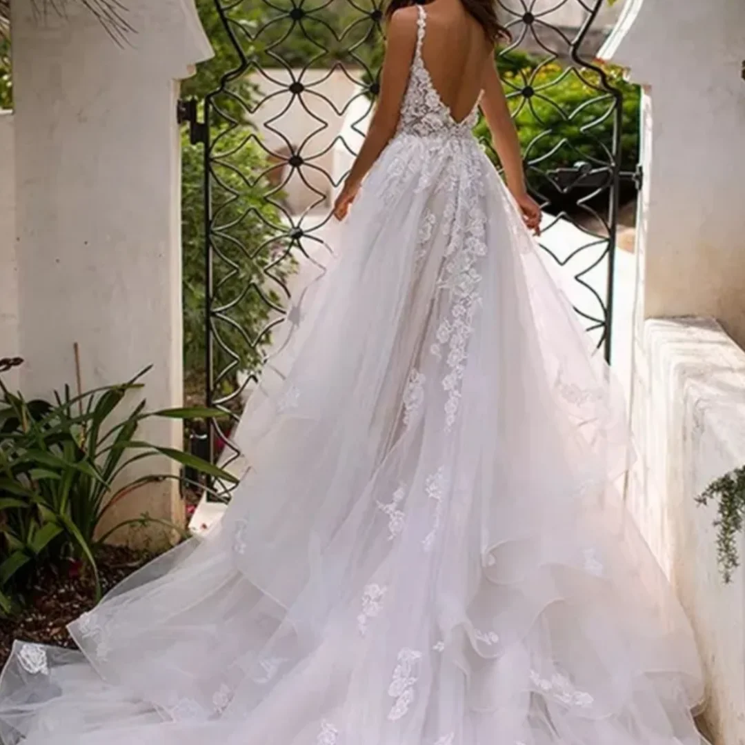 ロングボヘミアン A ライン背中の開いたウェディングドレスプリンセスフロアレングスのウェディングドレス 3D 花スパゲッティストラップ花嫁ドレスカスタマイズ