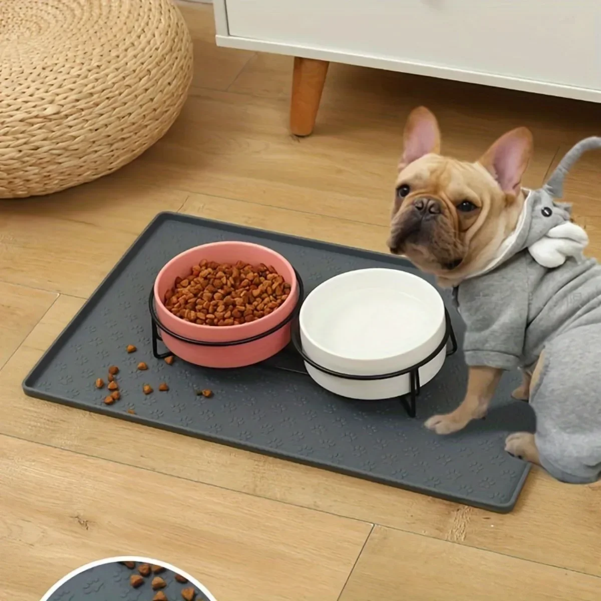 1pc Non-Slip Silicone Pet Placemat With Paw Print Detail, Anti-Overflow Dog Bowl Mat Floor Mat With Raised Edge