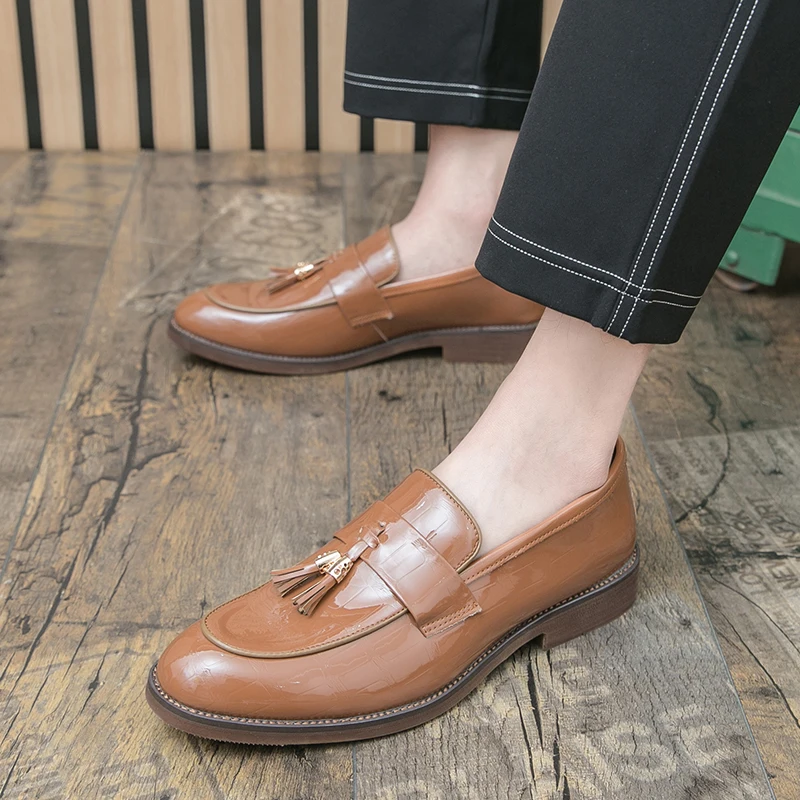 ورنيش الجلود شرابة الرسمية المتسكعون الرجال الموضة الكلاسيكية تنوعا عادية الأعمال مأدبة وأشار الأحذية الجلدية