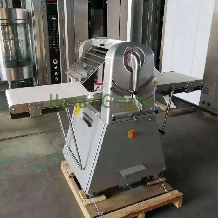 التلقائي العجين المعجنات المغطي بملاءة الأسطوانة عكسها Laminadora De Masa فندان رخيصة الثمن الخبز الكرواسون آلة تغلق العجين