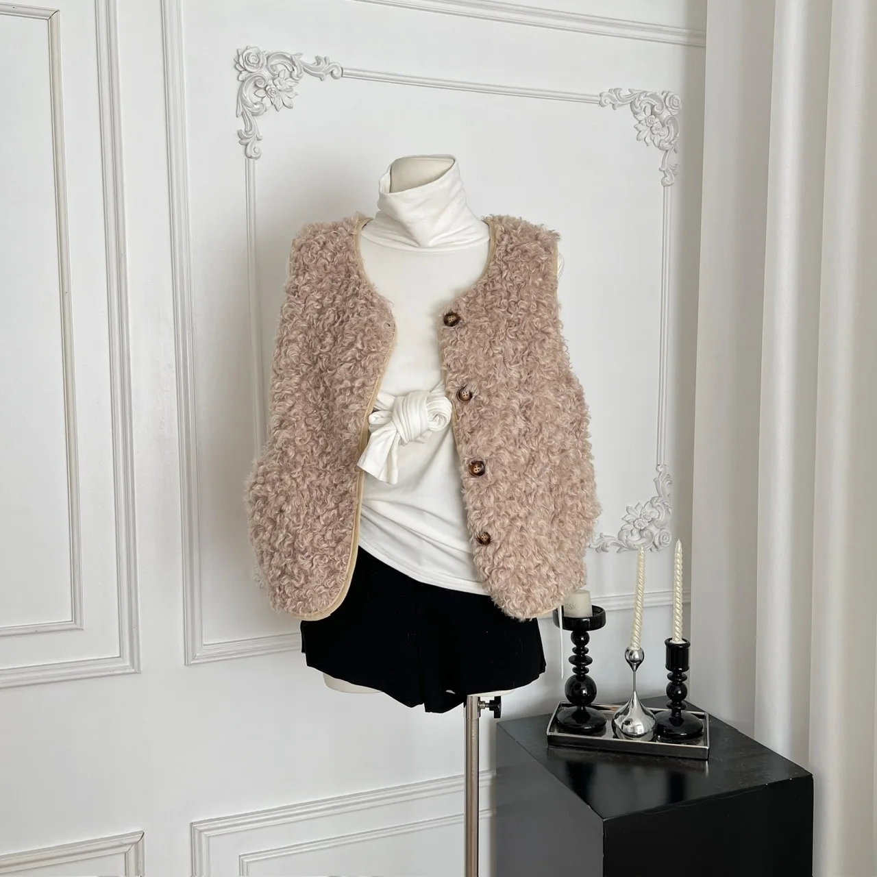 

Корейский женский жилет из меха ягненка, верхняя многослойная верхняя одежда, длина Jaet ort, полиэфирное волокно, зима 2025, невдаемый