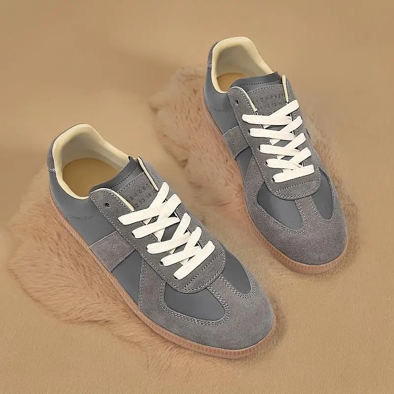 

Рождественская обувьФутуристическая повседневная обувь, технический образ, модный выбор