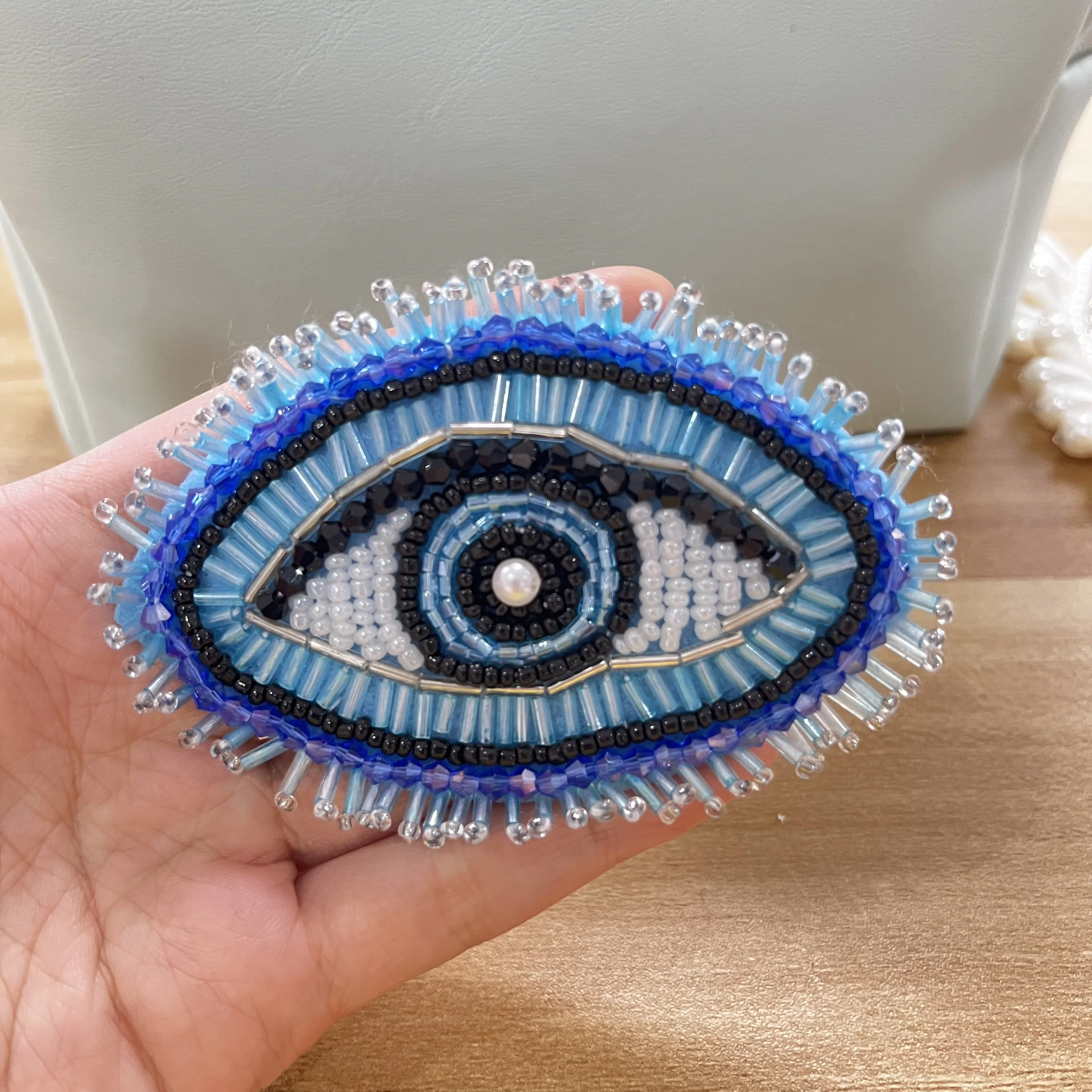 3D Handmade Rhinestone EYES HEARTS Sew on Crystal Beaded Patches for Clothes Bags Shoes Applique Cute Patch