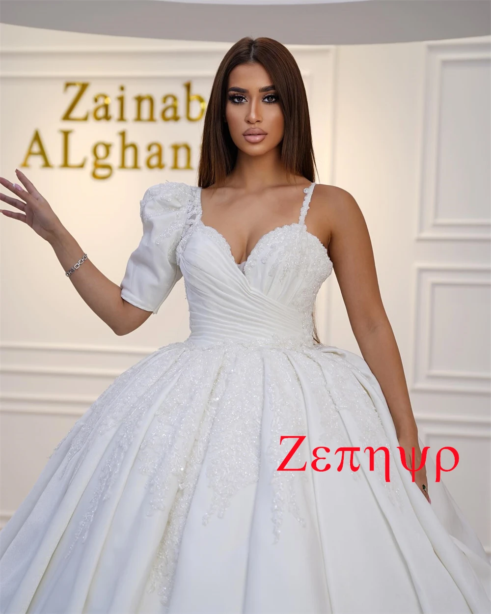 ที่กําหนดเองคุณภาพสูงสีขาวซาตินชุดแต่งงานเซ็กซี่สปาเก็ตตี้สายรัด Lace Up กลับ Sequined ชุดเจ้าสาว