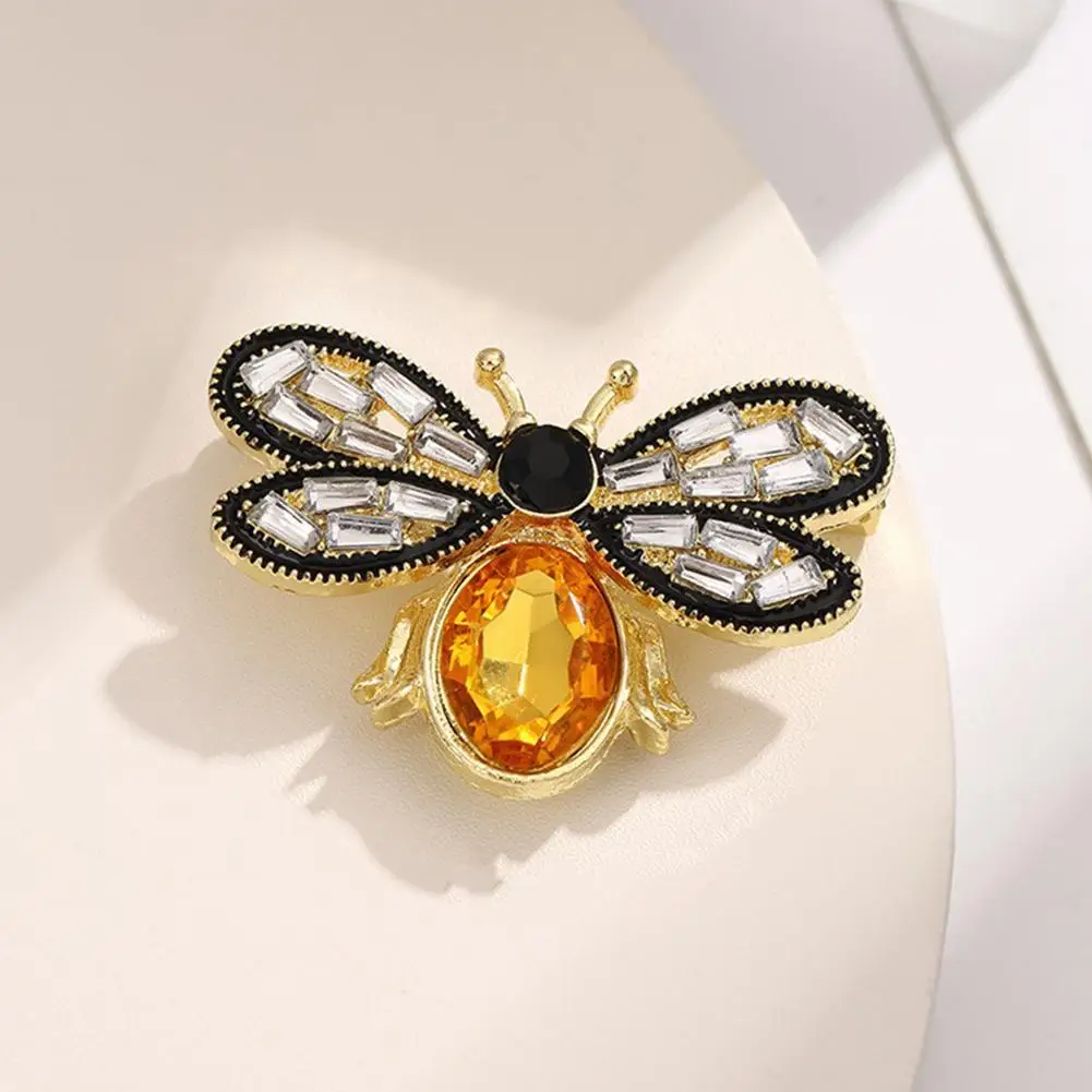 Luxury Full Rhinestone Flying Bee Brooch For Women Exquisite Crystal Insect Lapel Pins Animal Buckle Badge Party Jewelry