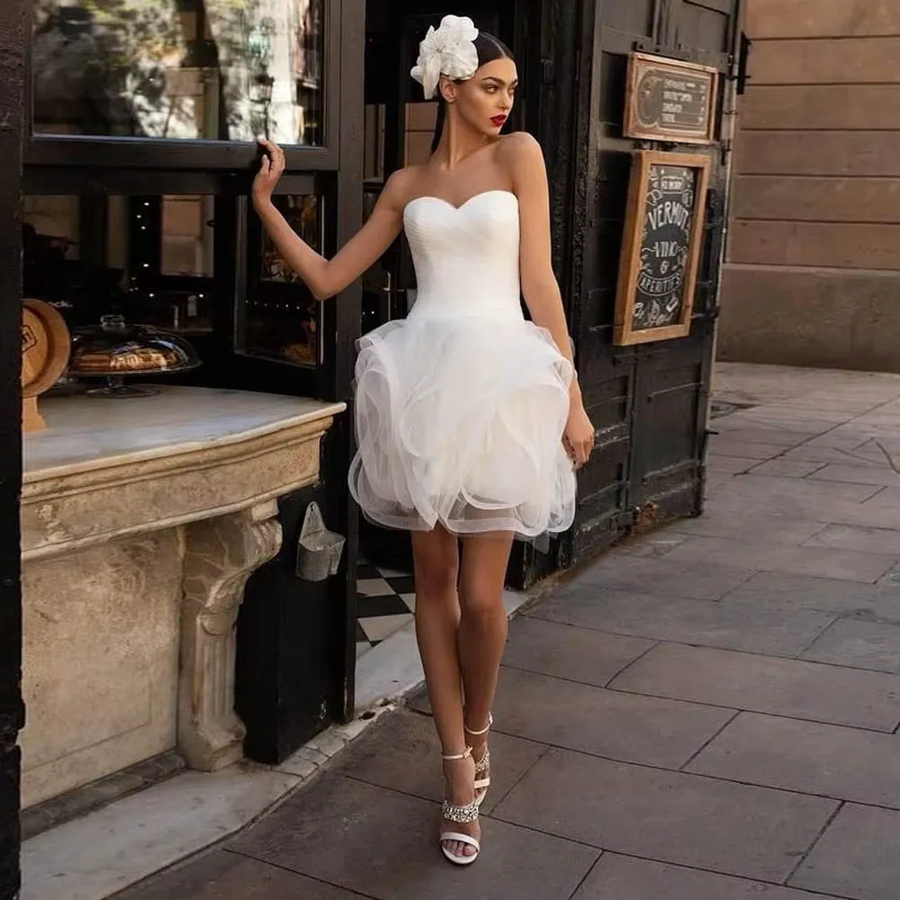 Customized Fascinating Strapless Pleated A Line Wedding Dresses Short Sleeveless Buttons Bridal Gown vestidos Bridal Gown