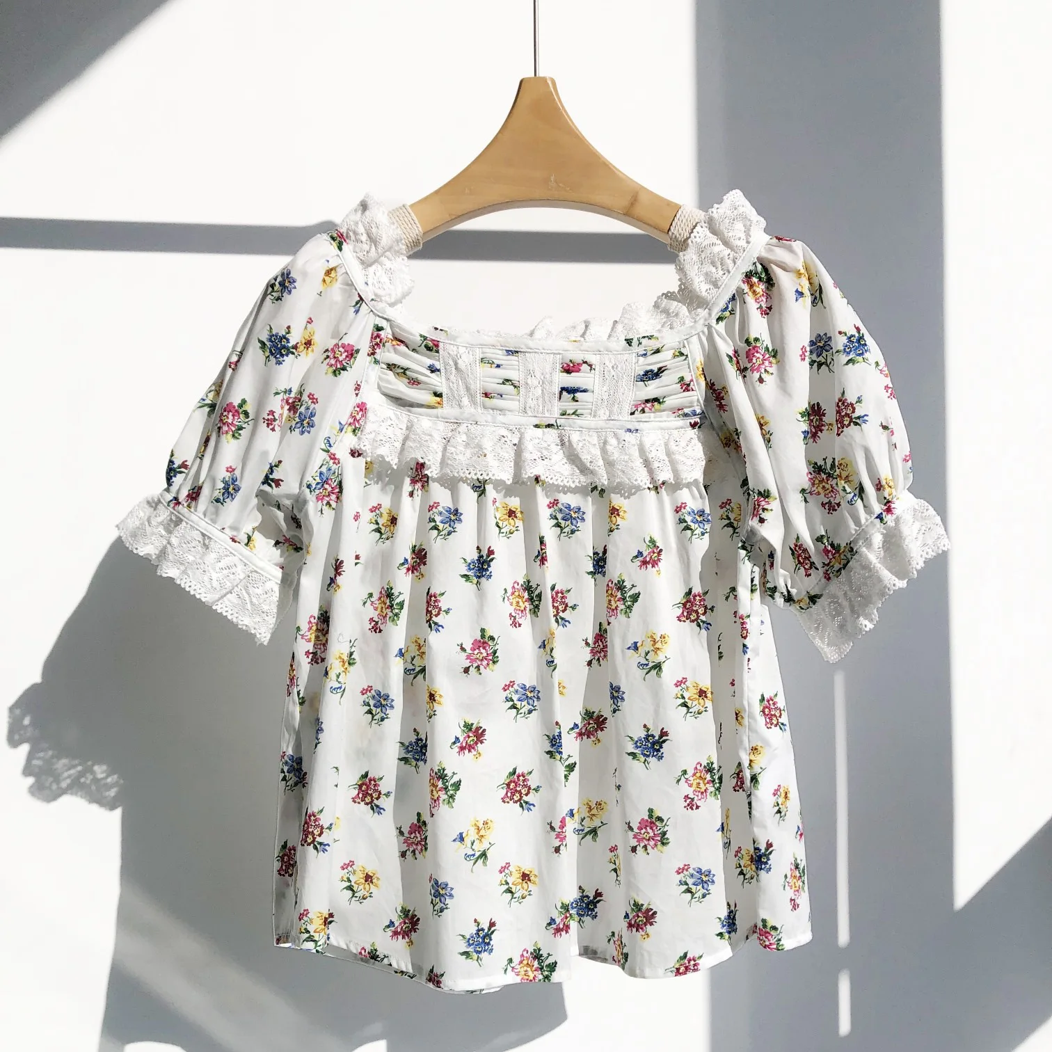 100% Cotton Women's Retro Printed Top Square Neck Bubble Sleeves Lace Splicing Short Sleeve Top