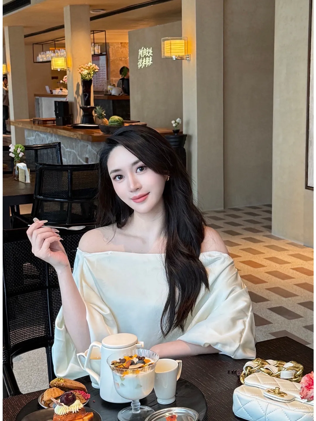 

Fashionable Bubble Sleeve Asymmetrical Shoulder Shirt Women's Stylish Versatile Top French Style Polyester Fiber Short Sleeve
