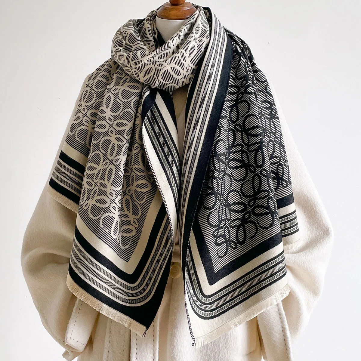 Winter High Grade Faux Cashmere Shawl Women Black Vintage Luxury Chain Loop Jacquard Motif Thick Cozy Warm Large Wrap Scarf