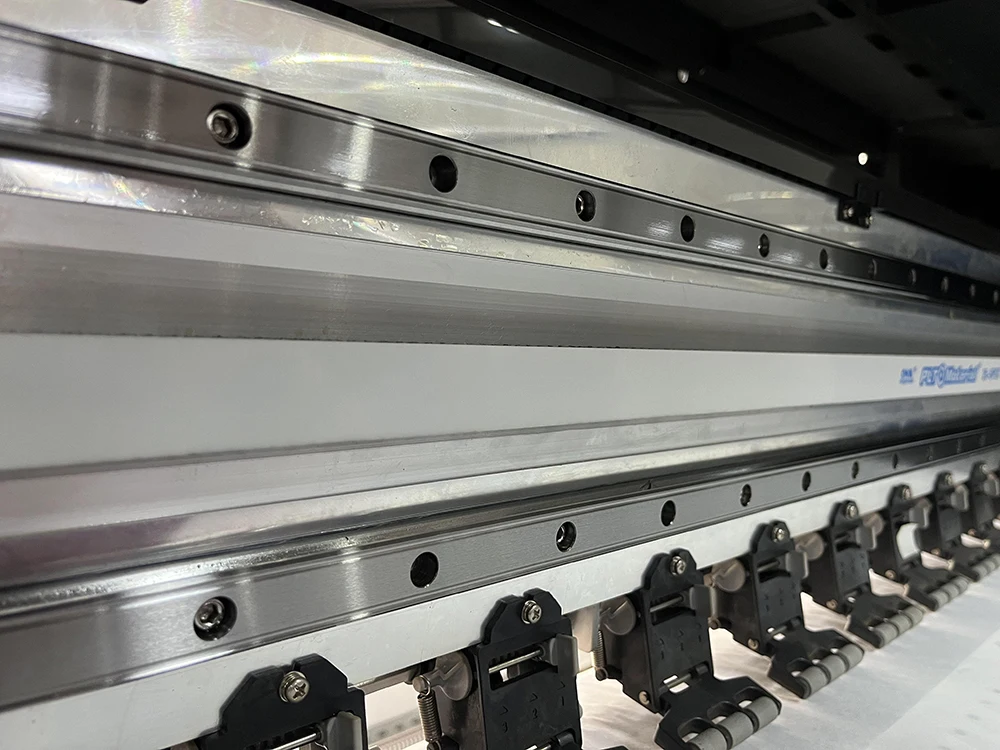 8 رؤساء I3200 النافثة للحبر الراسمة الصناعية الرقمية النسيج التسامي آلة طباعة النسيج لملابس رياضية تي شيرت