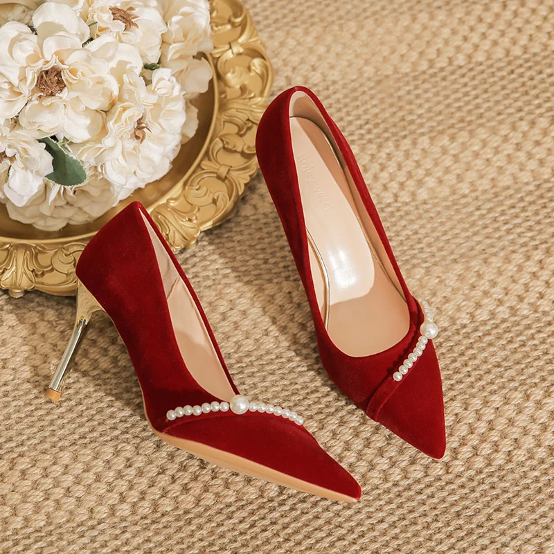 Zapatos de boda de estilo chino, tacones de aguja finos de tacón alto, estilo Retro, gamuza, correa de perlas, decoración, rojo vino, nuevo