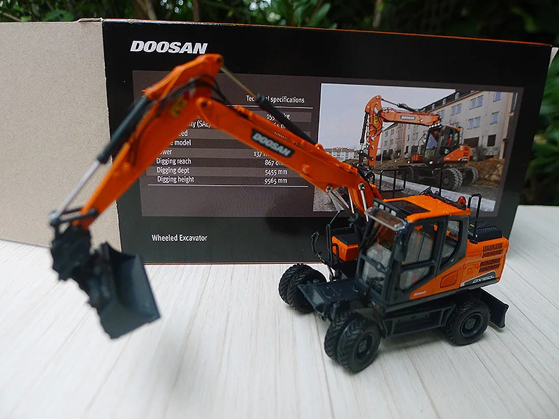 1:50 Doosan DX160W Alloy Excavator Model Gifts Souvenir Toys Gift Boys