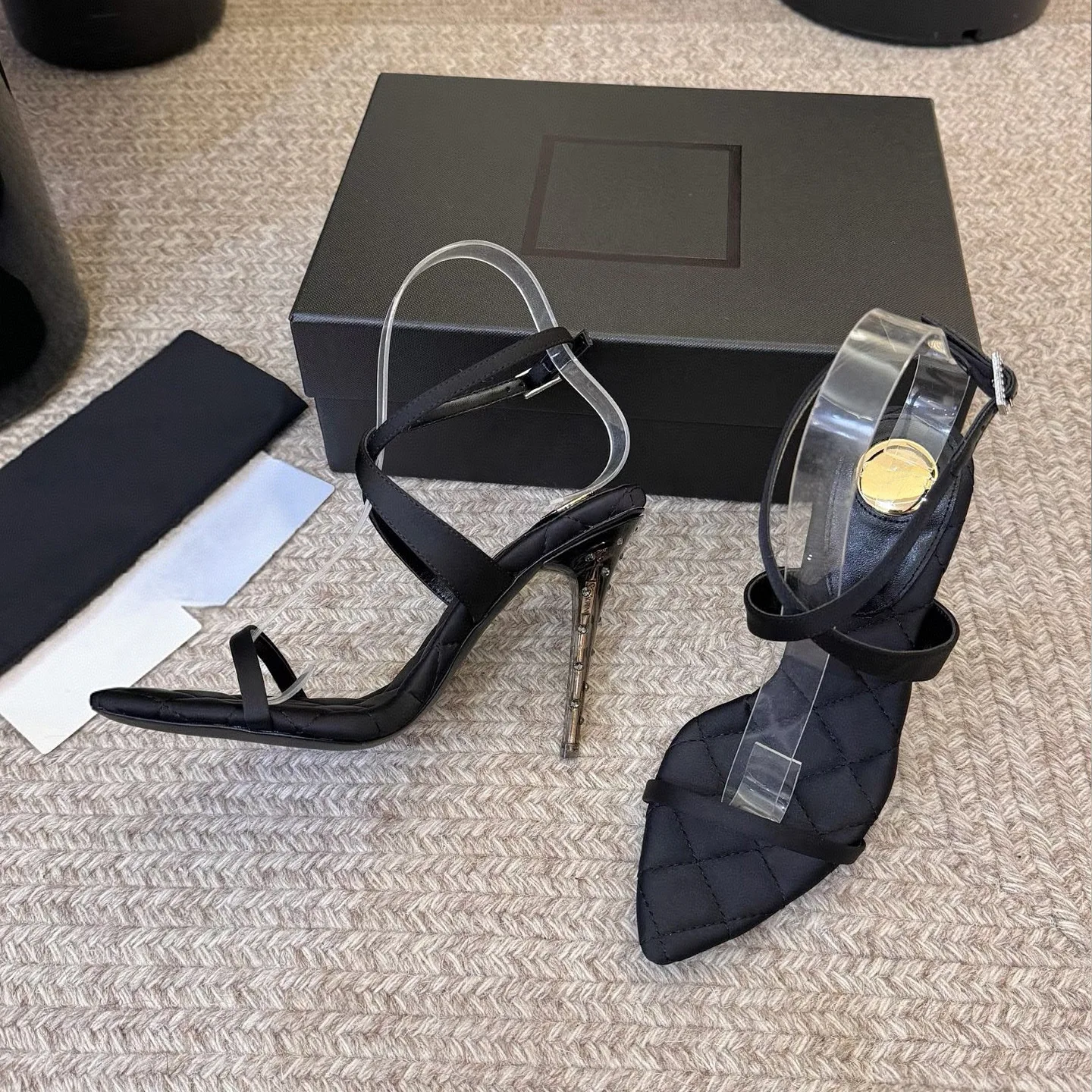 صندل نسائي من الحرير بتصميم أن - مراجعة Sandal Strappy Heeled وسعره