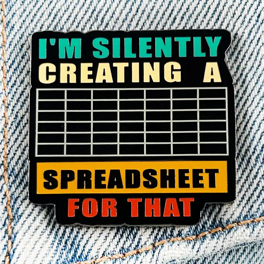 Ich erstelle stillschweig eine Spreadsheet für diese Abzeichen Excel Anstecknadel Kollegen Aktuar Buchhalter Humor Geschenk