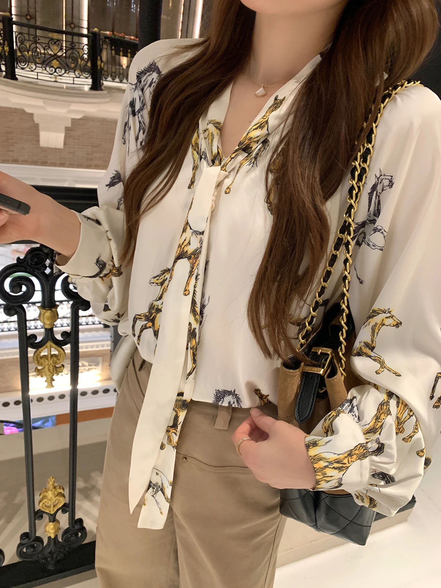 

New 307 Benxe Long Sve Satin Design Sense Cool Wind Flower irt Ele Casual Sle Loose Fit Polyester Fiber Women's irt