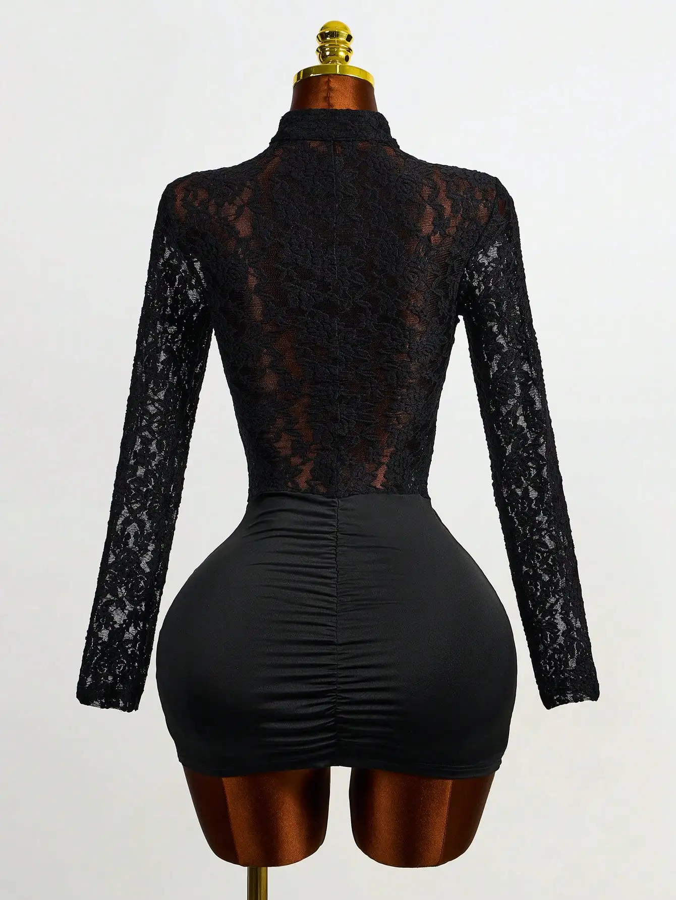 

Черное кружевное мини-платье в китайском стиле с длинными рукавами, воротником-стойкой и боковым разрезом