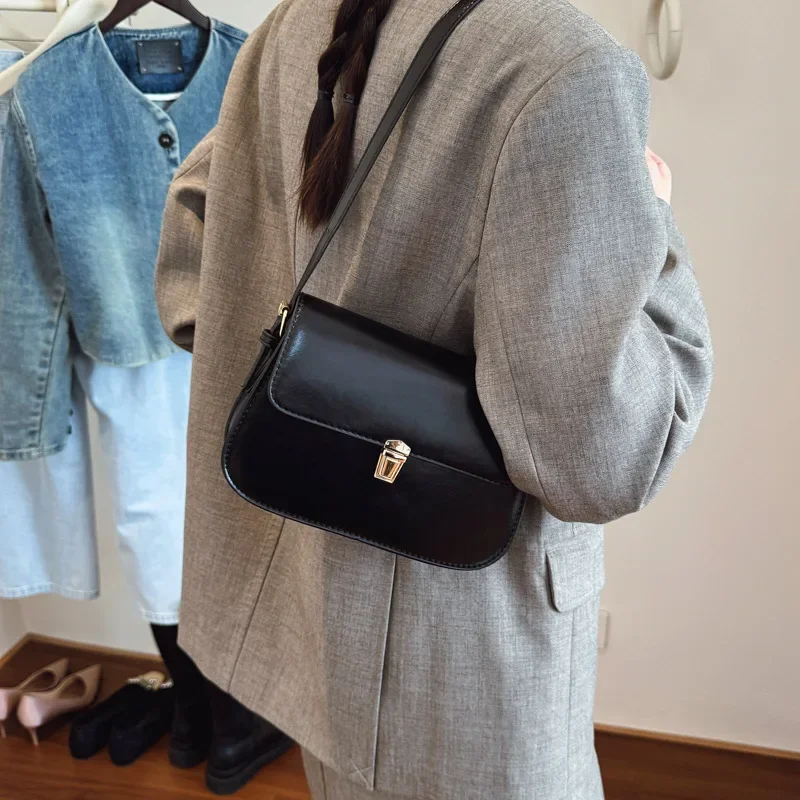 

Portable Vintage Buckle Shoulder Bag Solid Color PU Leather Retro Underarn Bag Casual Adjustable Women's Armpit Bag Party