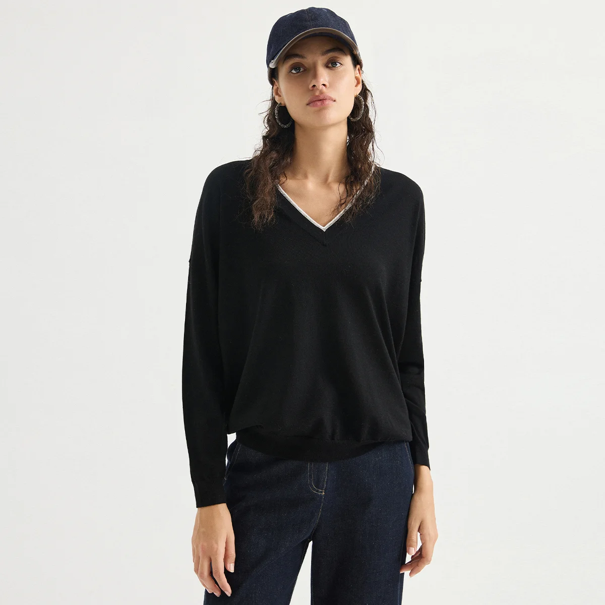 BD3621781 Women's 100% Wool Oversized V Neck Pullover Long Sleeve Contrast Trim V-Shape Chain Two-Tone Relaxed Quiet Luxury Fall