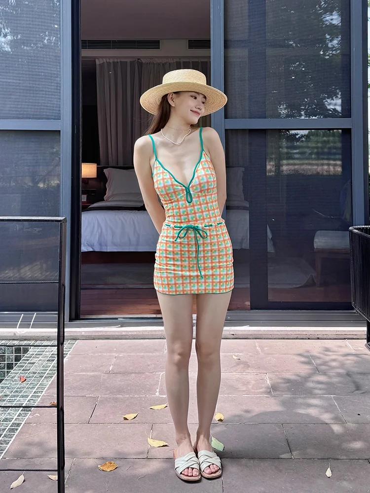 

Летний сексуальный слитный купальник без спинки в клетку для девочек, для отпуска и школьных поездок, Hiti Laine, нейлон, спандекс, полиэстер, V-образный вырез, слитный.