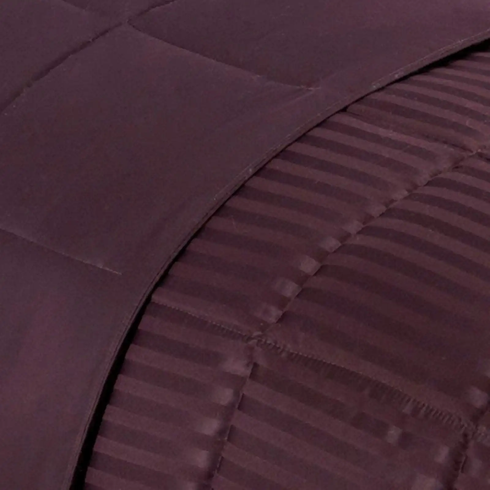 

Двустороннее гипоаллергенное пуховое одеяло Superior Worcester, Twin Plum