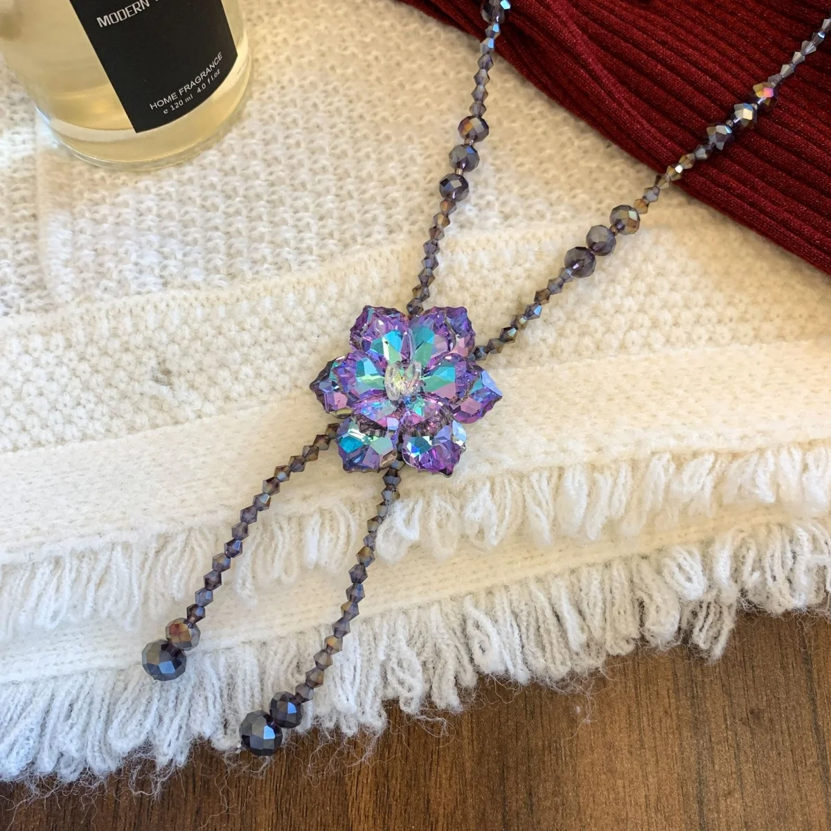 Glänzende lila Kristallblumen-Pulloverkette für Damen und Herren, Vintage-Halskette mit Kordelzug, Perlen, Y-förmiger Quasten-Blumen-Choker-Schmuck – Detail 21