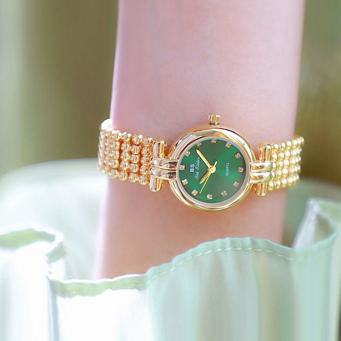 Piccolo orologio da ragazza in oro di nicchia di lusso leggero