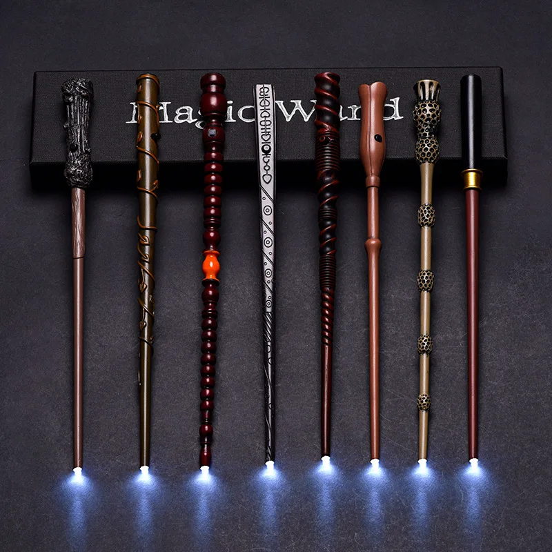 La varita luminosa de Harry Potter, la serie de varitas mágicas de Hogwarts y la varita mágica de Hermione Granger son accesorios de juego de rol para magos.