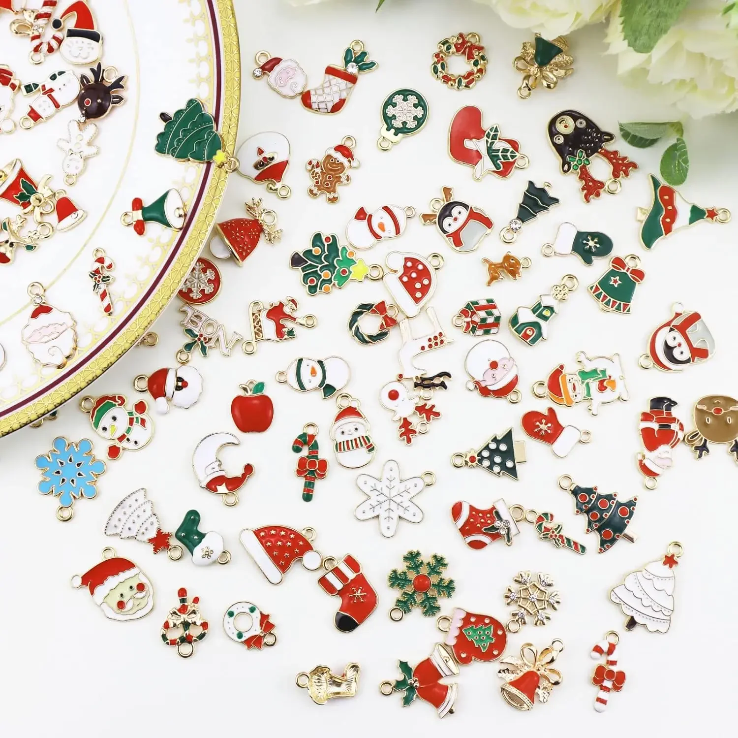 Zufällige Mischung aus Emaille-Weihnachtsanhängern: Elch, Schneemann, Weihnachtsmann für Schmuckherstellung, Ohrringe, Halsketten, DIY-Zubehör – Detail 4
