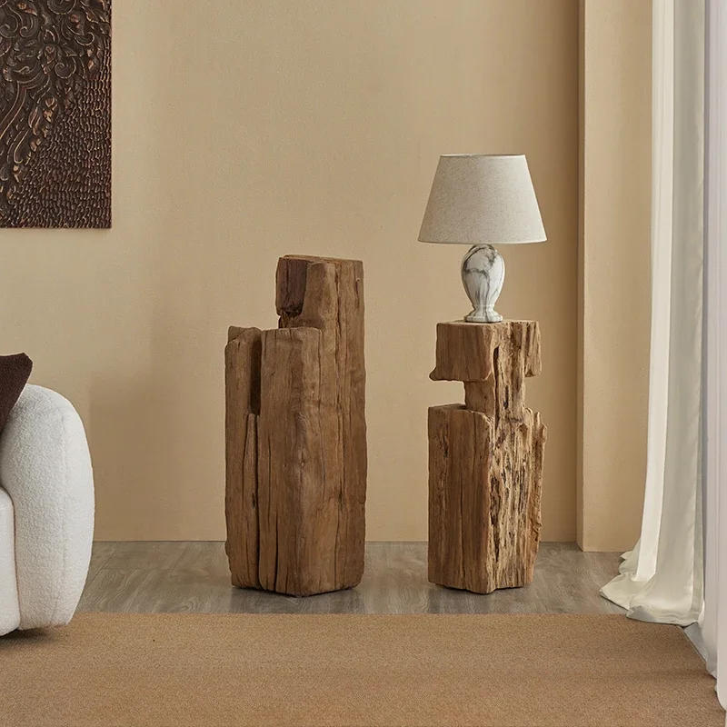 wind old house, log wooden pier, Japanese-style bed and breakfast living room, floor ornaments, weathered solid wood head