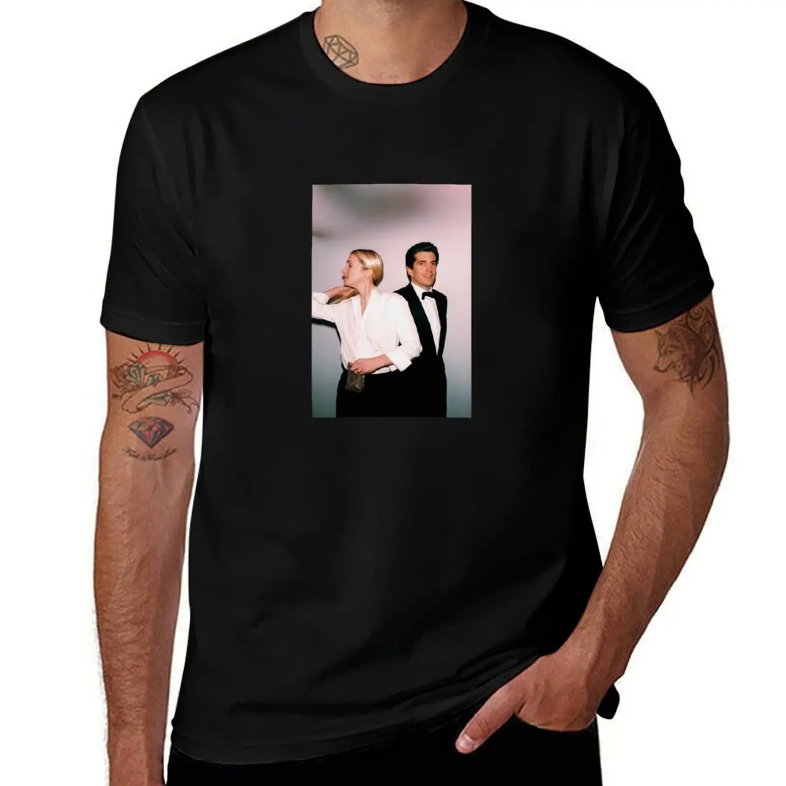 

JFK jr and Carolyn Bessette T-Shirt Basic Tee Shirt for Everyday Outfit