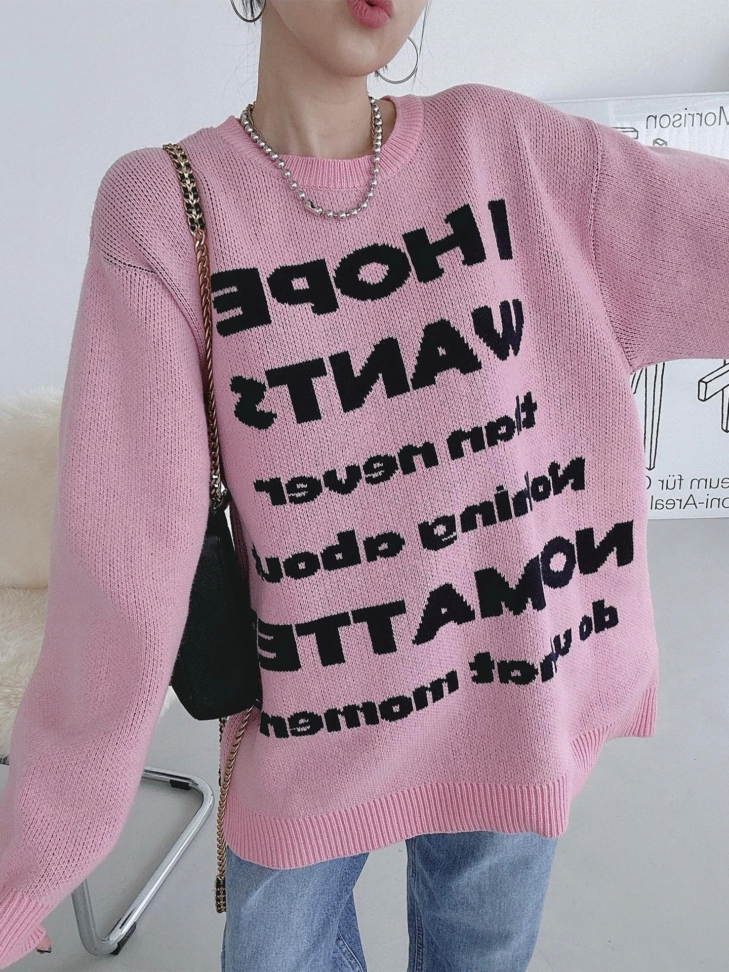 Милый антивозрастной цветной трикотаж с буквами, женский повседневный зимний свитер свободного покроя, удобный дышащий круглый длинный длинный свитер...