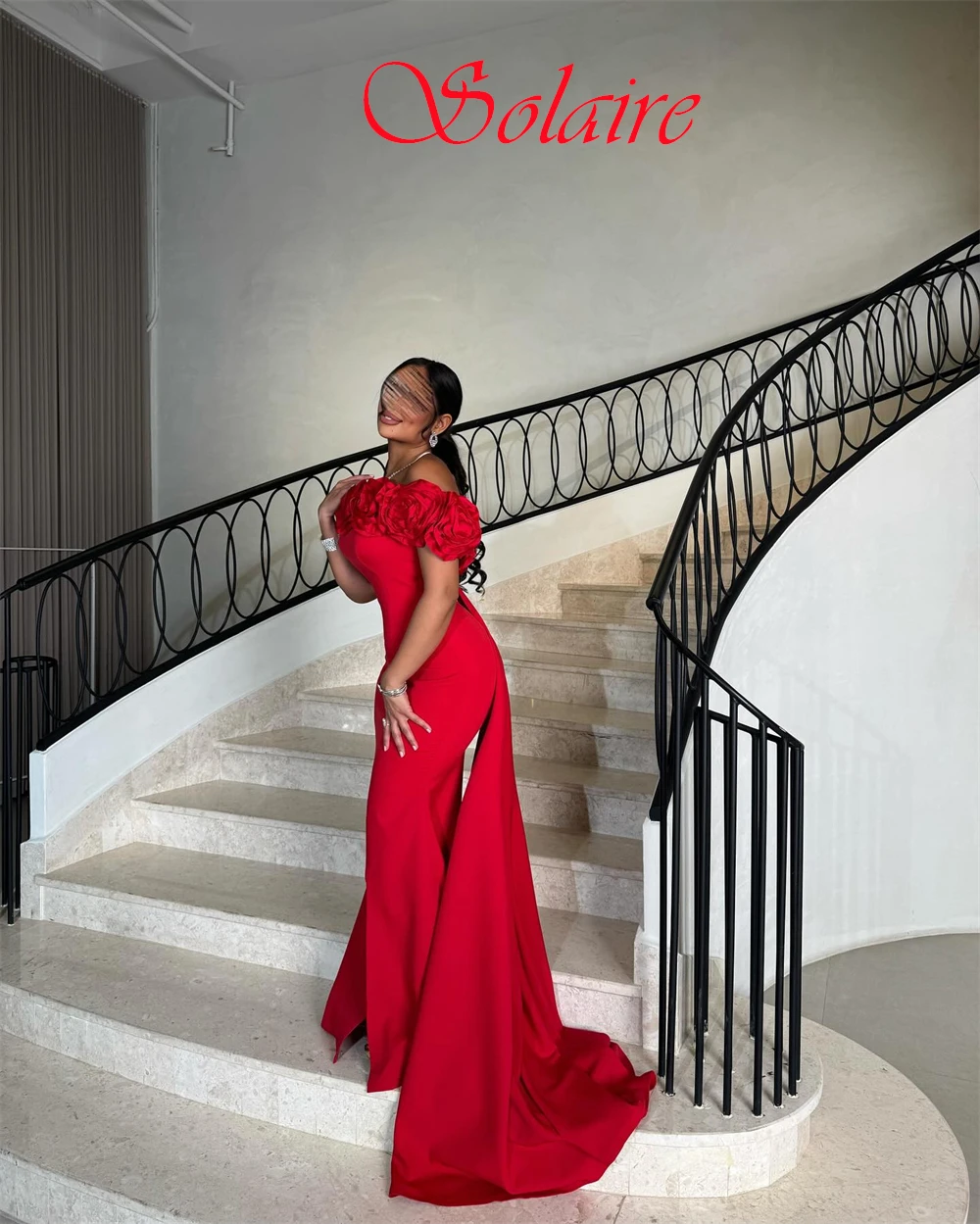 

Customized Modern Boat Neck Prom Dresses Luxury Court Train Evening Dress Graceful Off the Shoulder Bespoke Occasion Gowns