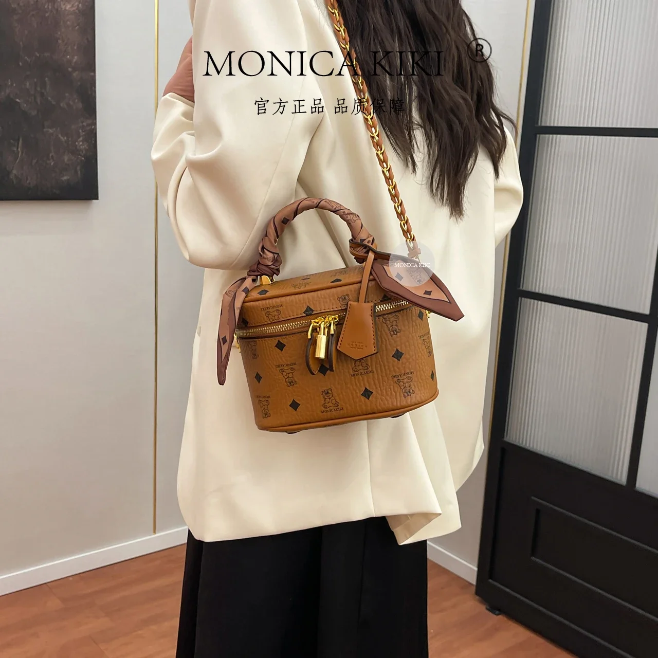 

Elegant Leather Handbag For Women From Luxury Brand By Famous Designer, Popular Crossbody Bag Classic