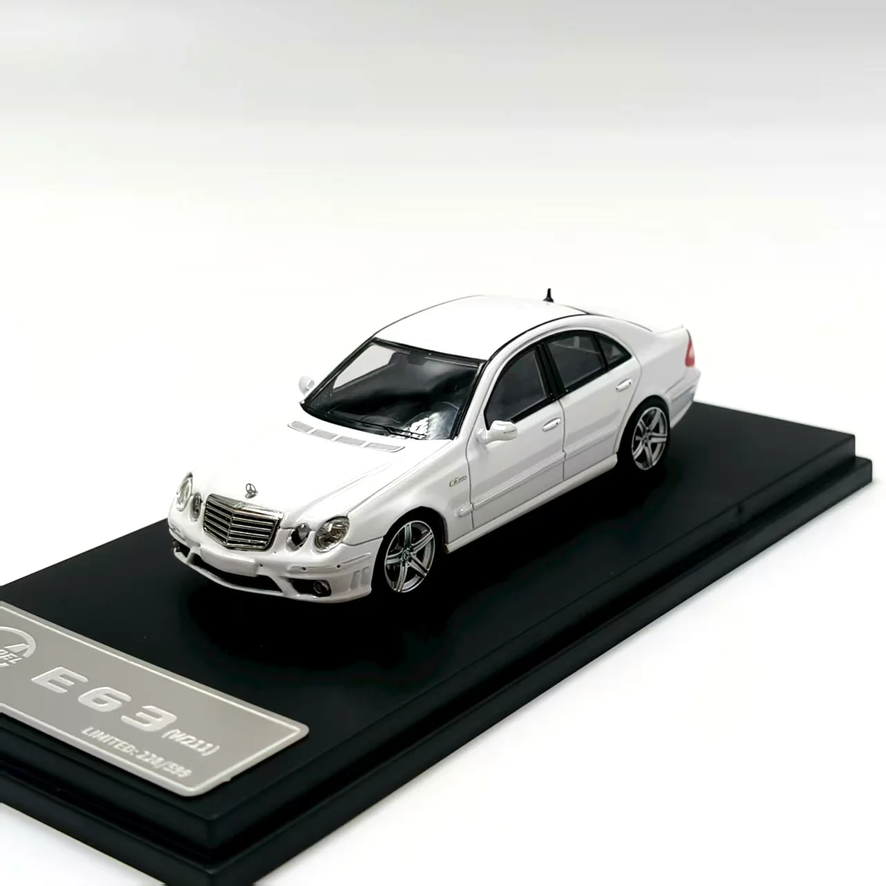 

Diecast MK MODEL 1:64 Scale Benz E63 W211 Four-eye Limited Edition Alloy Car Model Collectible Toy Gift Souvenir Display