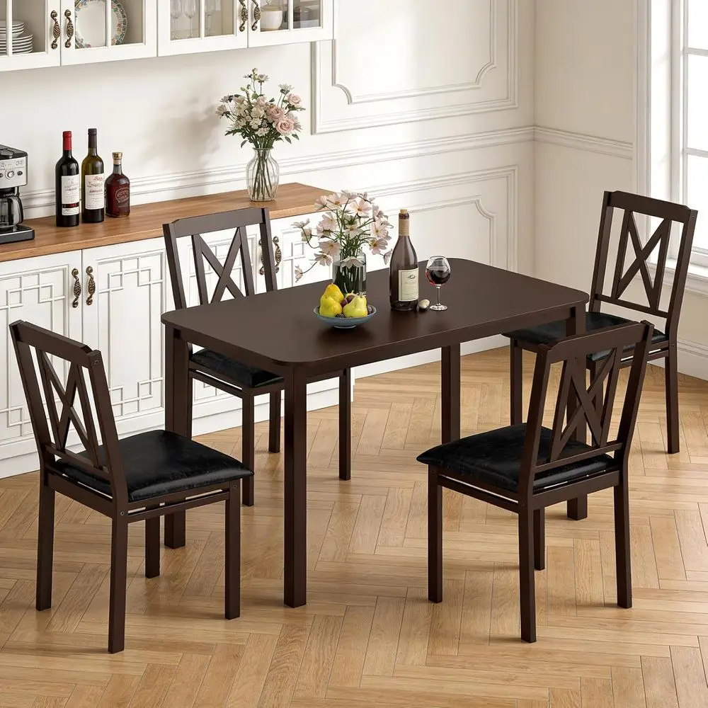 

Обеденный набор из 5 предметов с ножками из каучукового дерева, мягкими сиденьями, идеально подходит для небольших помещений и гостиных.