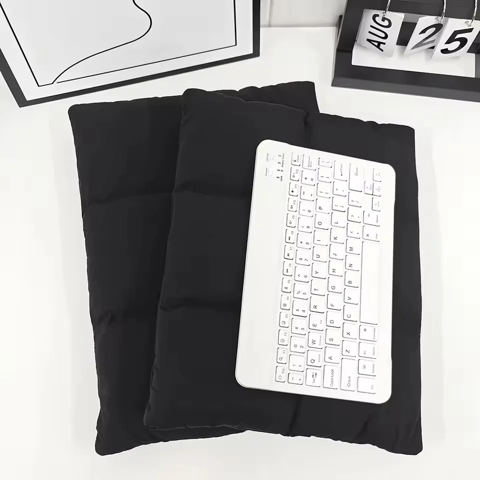 Quilted 14 Inch Laptop Sleeve, Shockproof Padded Portable Computer Carrying Cover, Women Protective Laptop Case for MacBook