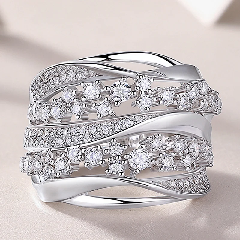 Huitan Luxus Dame Ringe Intarsien Glänzende Zirkonia Trendy Charming Hochzeit Verlobung Party Silber Farbe Zubehör Schmuck