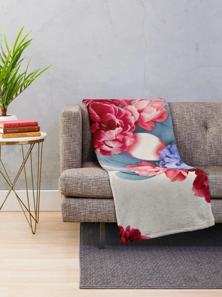 Hydrangea Ring Pattern – Elegant Floral Design, Hydrangea Waves in Soft Colors, Perfect for Home Décor, Textile De Throw Blanket