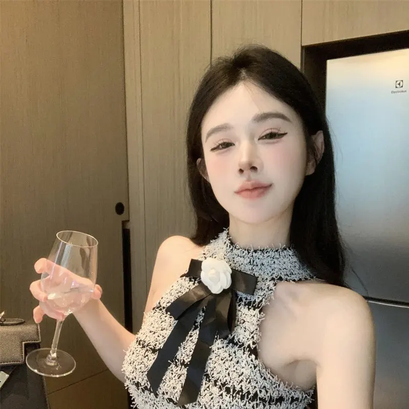 Autumn Winter Tea Rose Pin Design Thick Tweed Neck Hanging Vest Small Fragrance Style Women's Fashion Polyester Fiber Vest