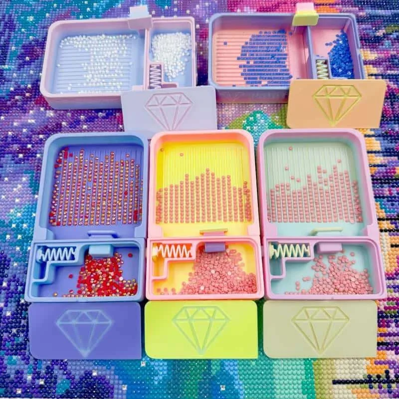 Mehrfarbige Flip-Diamantmalerei-Ablage, auslaufsichere Strass-Aufbewahrungsbox für 5D-Diamantstickerei, Nagelkunst, DIY-Bastelzubehör