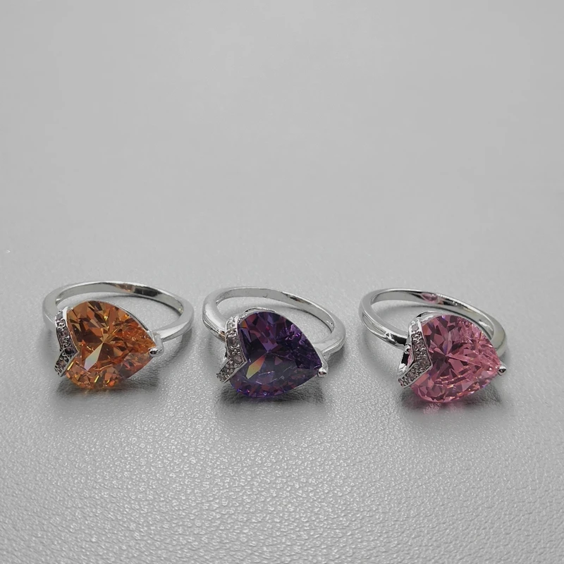 

Элегантное модное кольцо в форме сердца с цирконом и стеклянными элементами для женщин, простое, без карточек, без лишних деталей, аксессуар, подходящий для повседневного использования.