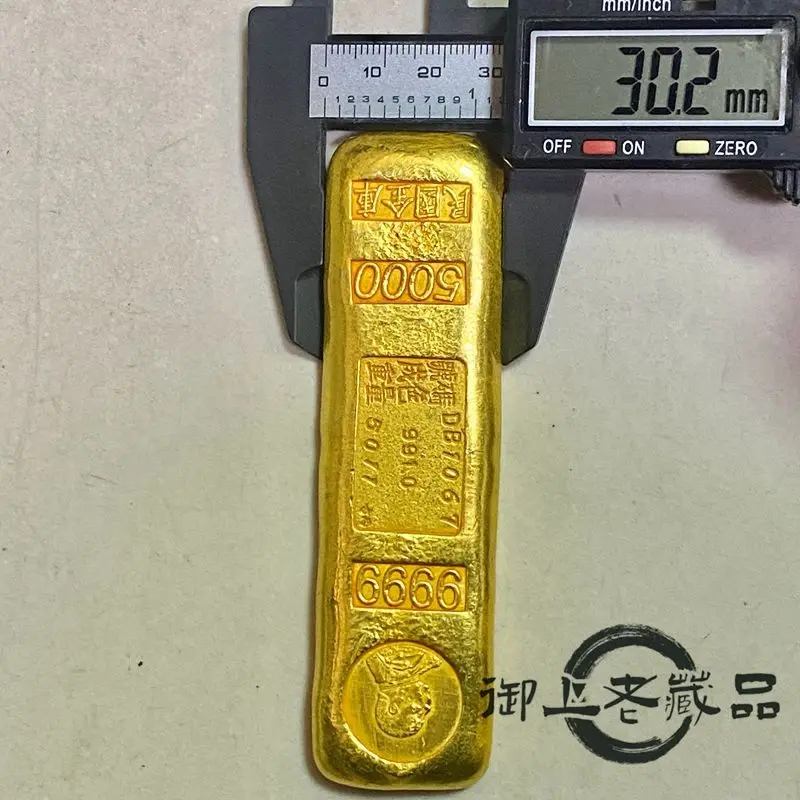 Solid gold ingot handle in the vault of the Republic of China