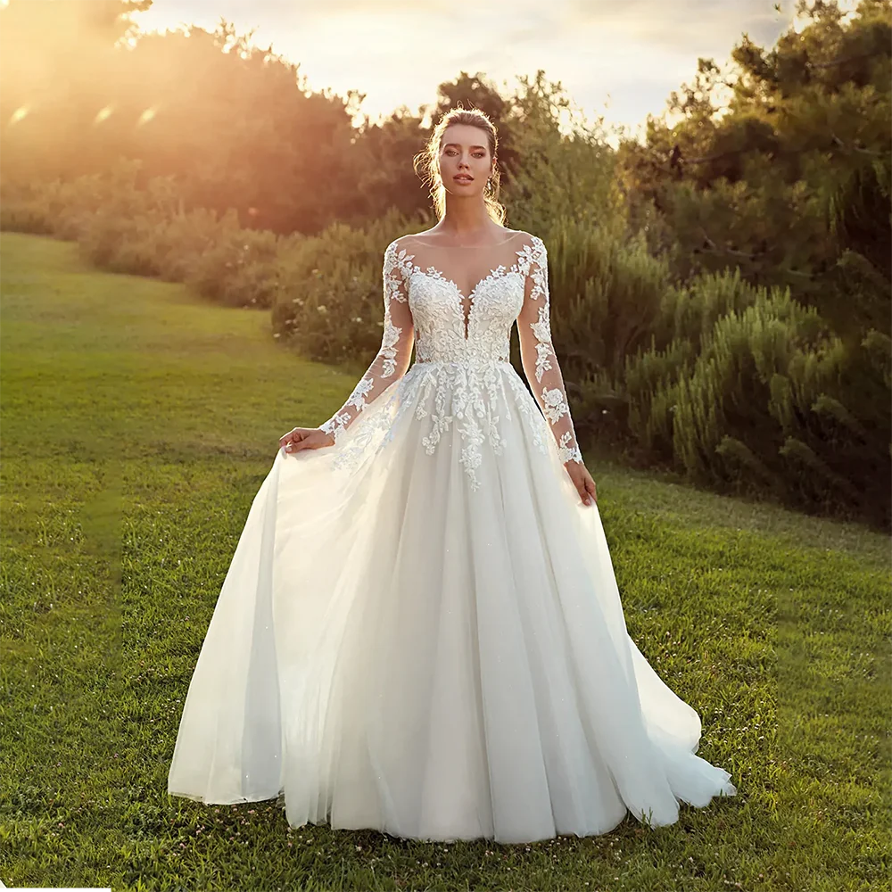 بوهو فستان زفاف أنيق مخصص زر الوهم الخلفي مغرفة الرقبة يزين كم طويل ألف خط سويب تراين تول فستان زفاف #1