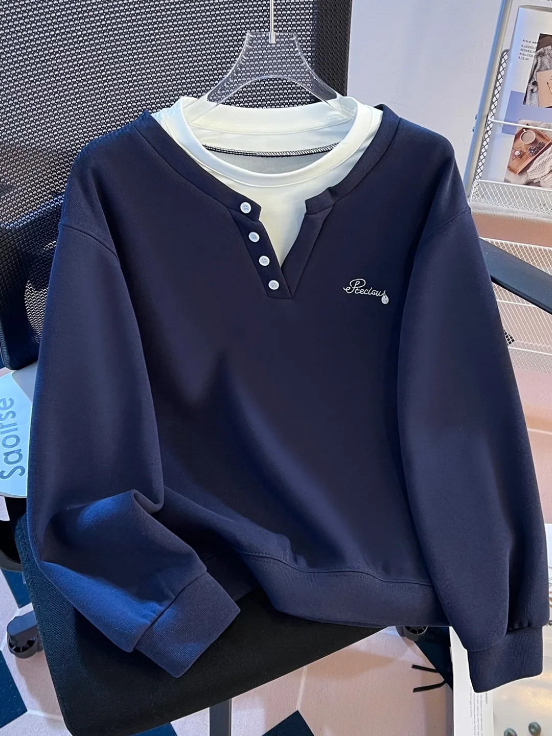 

Весна 2026, ранний повседневный цветной свитшот с вышивкой, искусственный двухсекционный свитшот, универсальный женский свободный крой, оригинальный дизайн