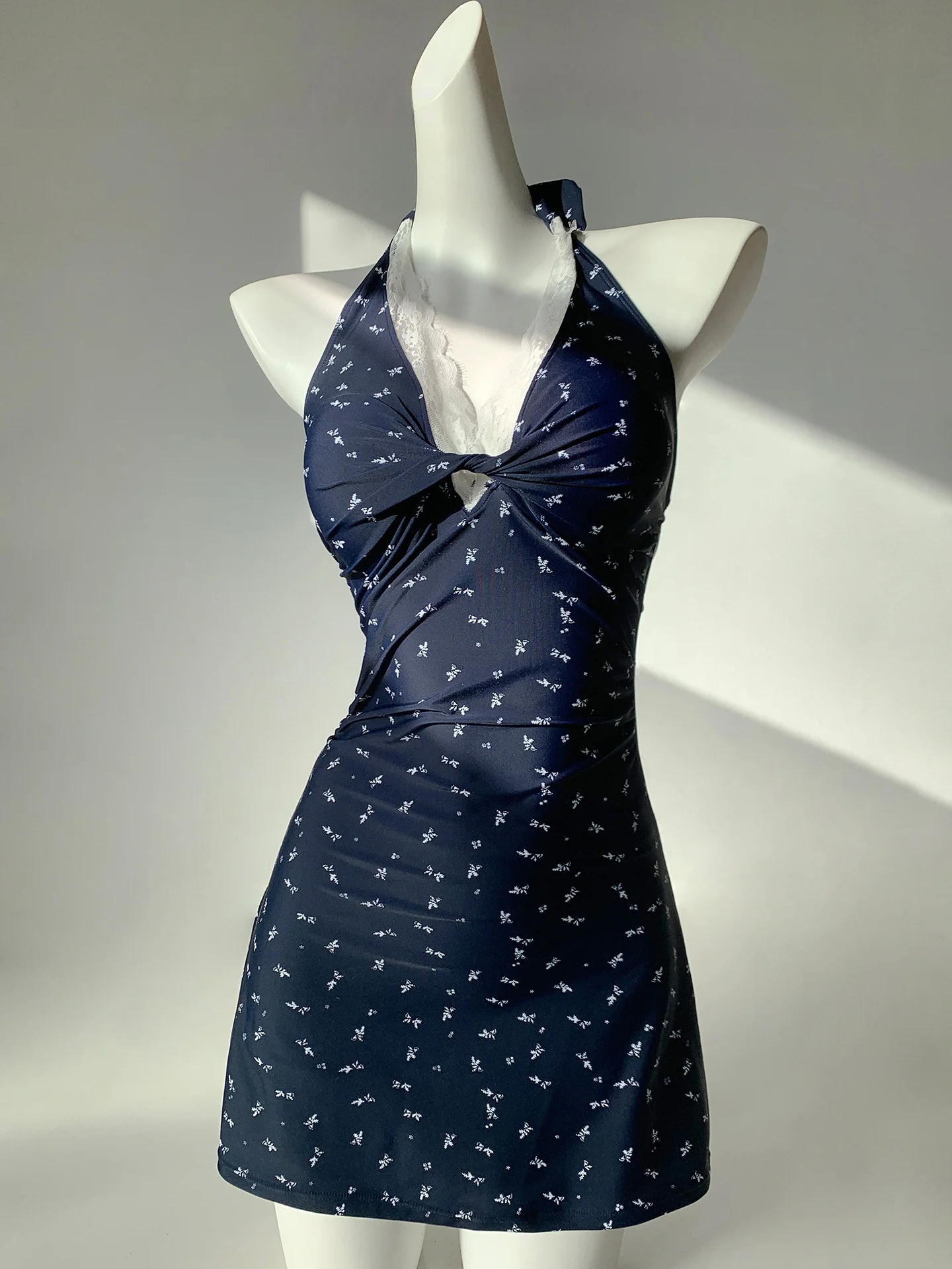 

Сексуальный купальник-бикини с V-образным вырезом и бретельками на шее, женский, двухсекционный, утягивающий, для горячих источников, новый, из полиэстера и лайкры