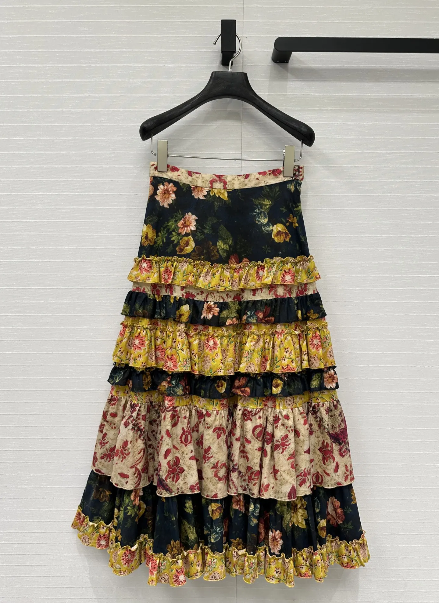 

Ladies' 25 Spring/Summer New Horn Knitted Half Skirt Woman Clothes Skirts Women ClothingFashion Women's Skirts