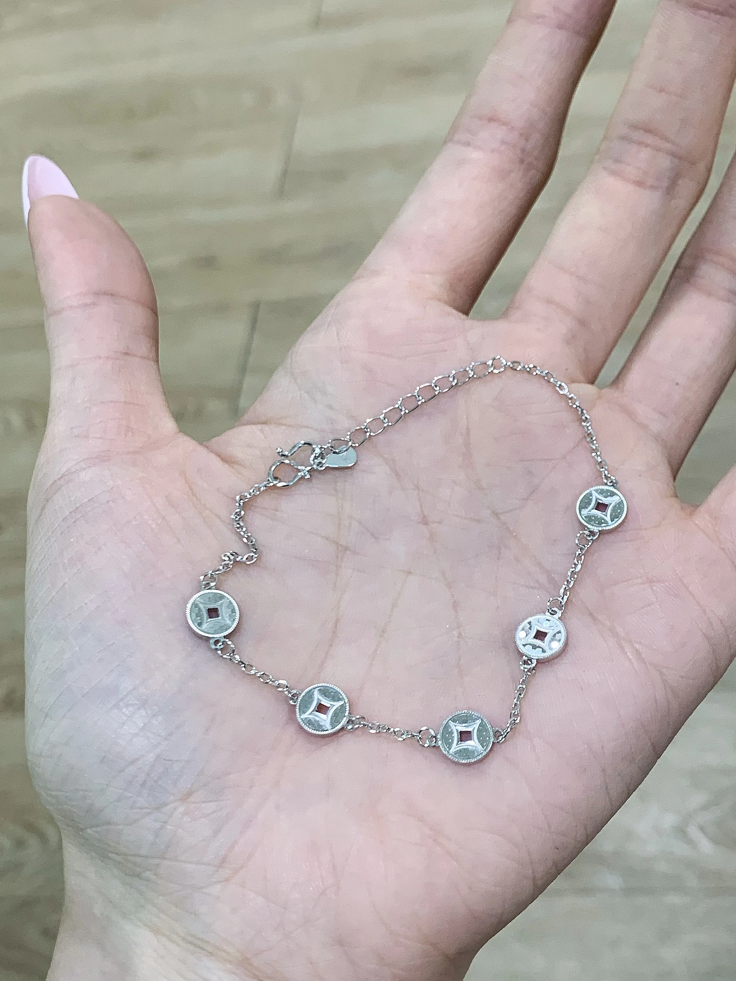 

Женский браслет из серебра 925 пробы с пятью императорскими монетами и медными деньгами, уникальный дизайн, элегантность высокого класса, универсальный аксессуар