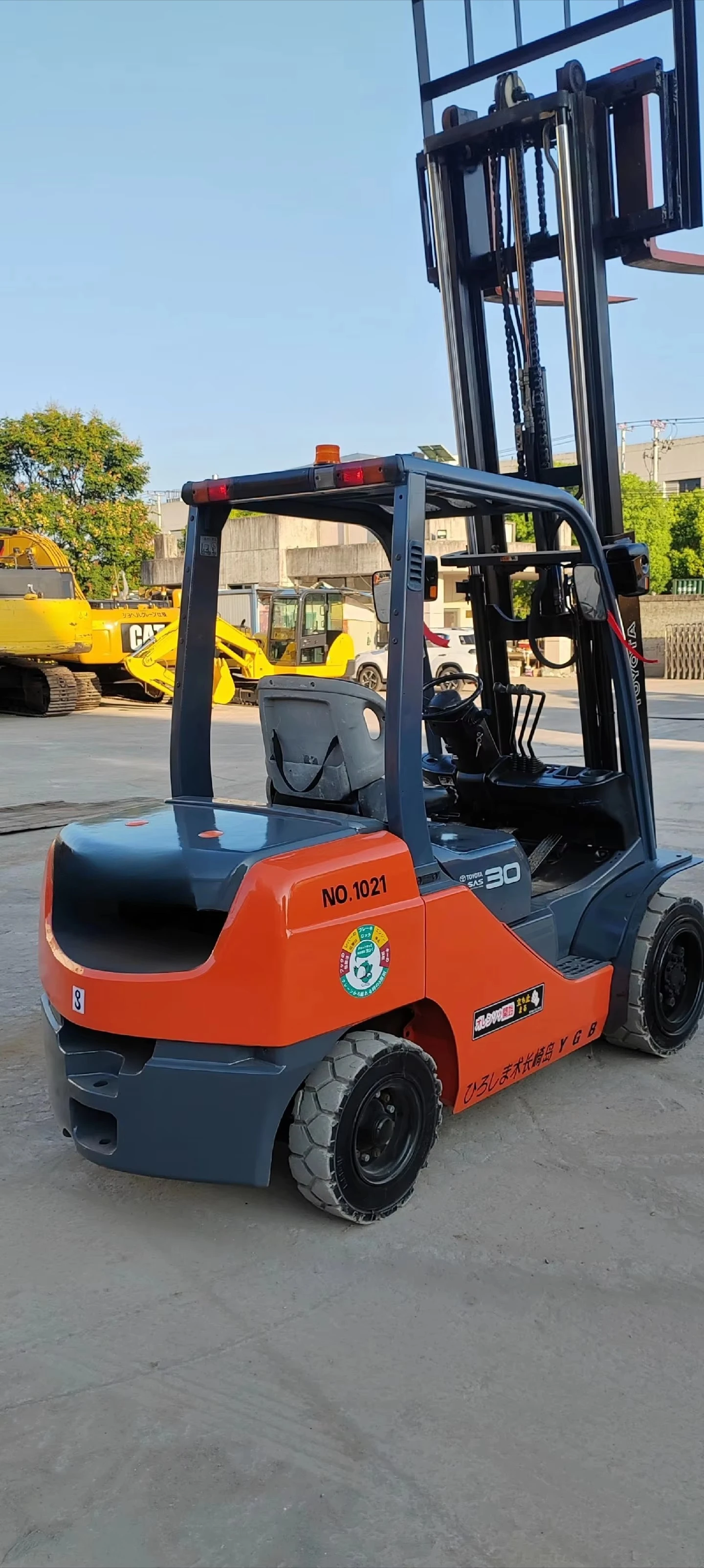 Seated four-wheel 2-ton 3-ton forklift with 1-year warranty, free delivery, high stability